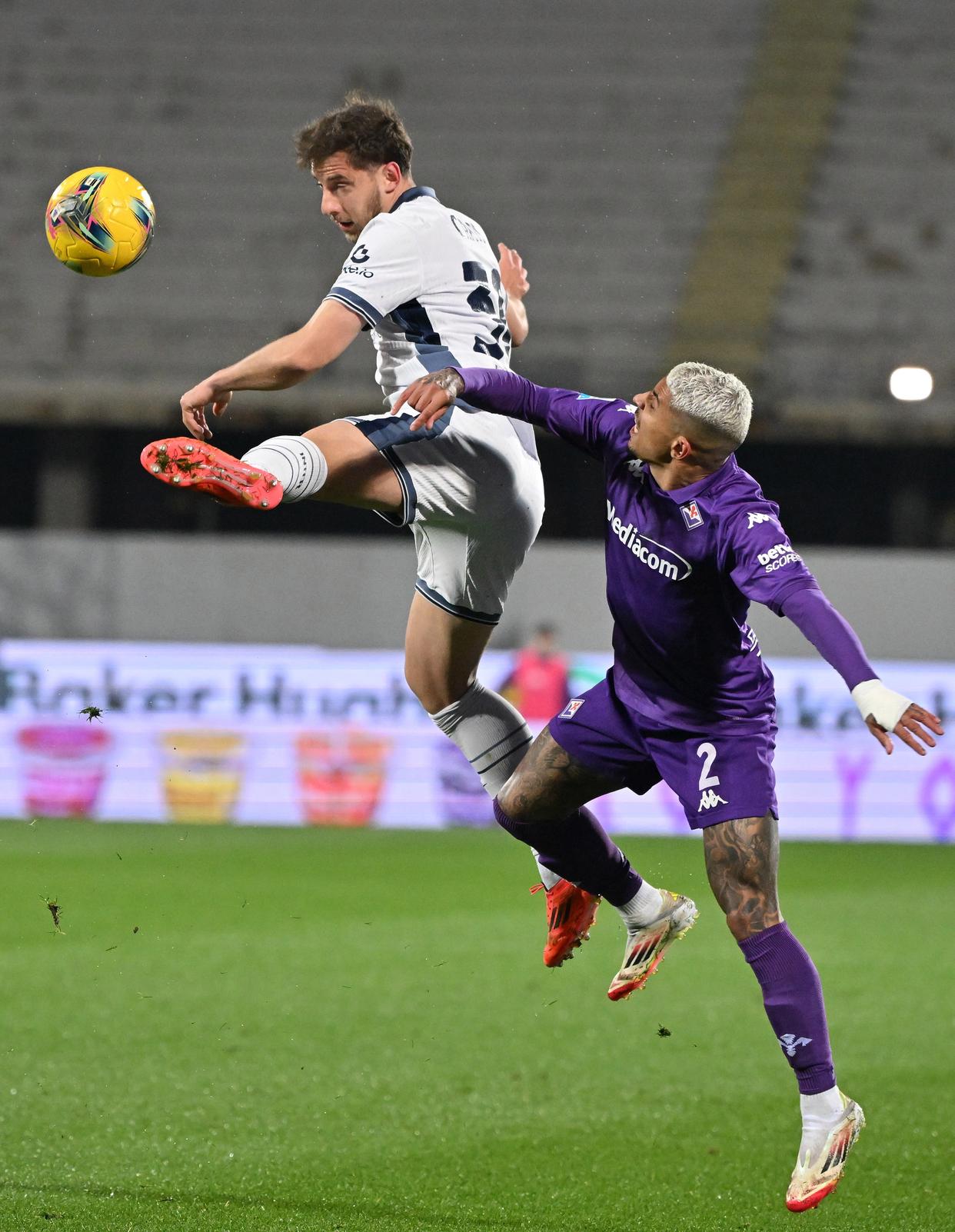 开云体育APP下载-国际米兰客场不敌佛罗伦萨，遭遇连败，引发热议的简单介绍