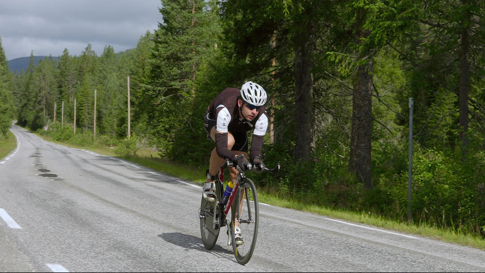开云-阿尔瓦雷斯存在感拉满，中国对阵巴黎之战，他如何主宰全场？