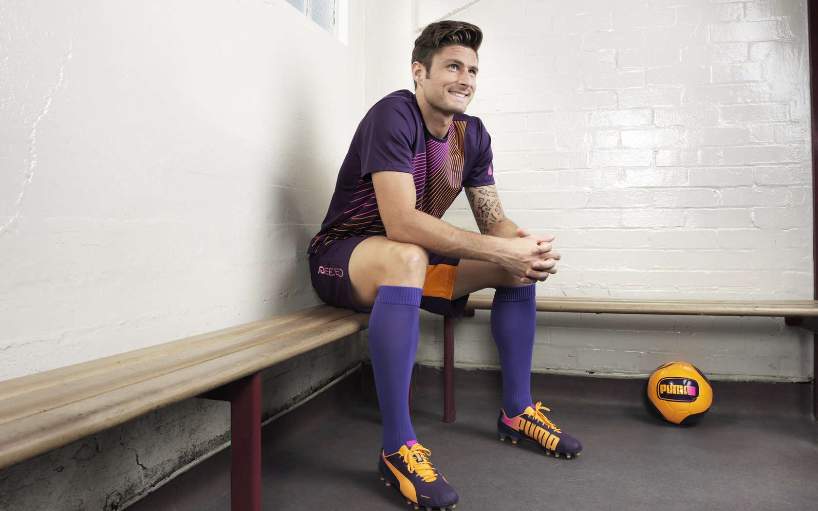 开云体育APP下载-东方受挫西方崛起，当皇马在远东迷航，阿劳霍在英伦风暴中掌舵