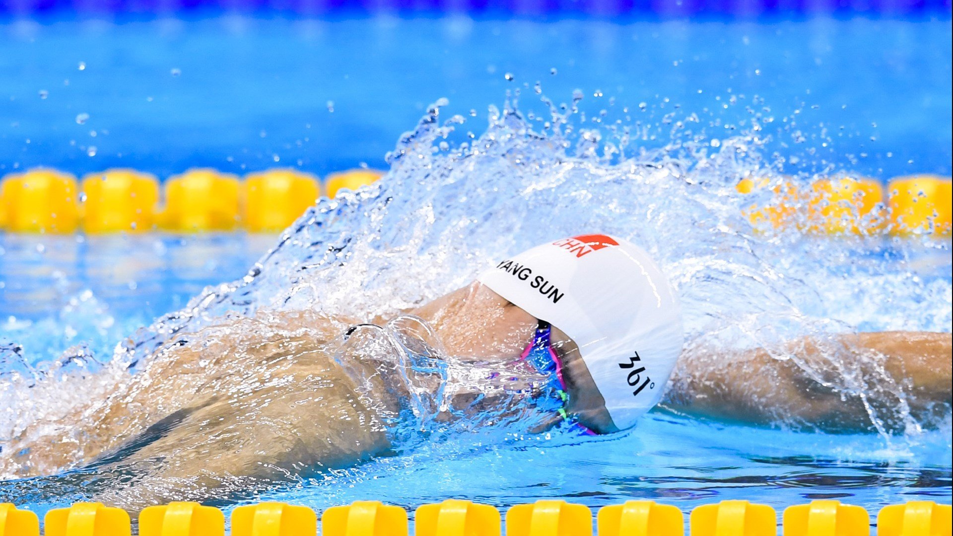 北欧黑马掀翻军刀！苏亚雷斯天神下凡，芬兰2-1瑞士挺进2026世界杯16强